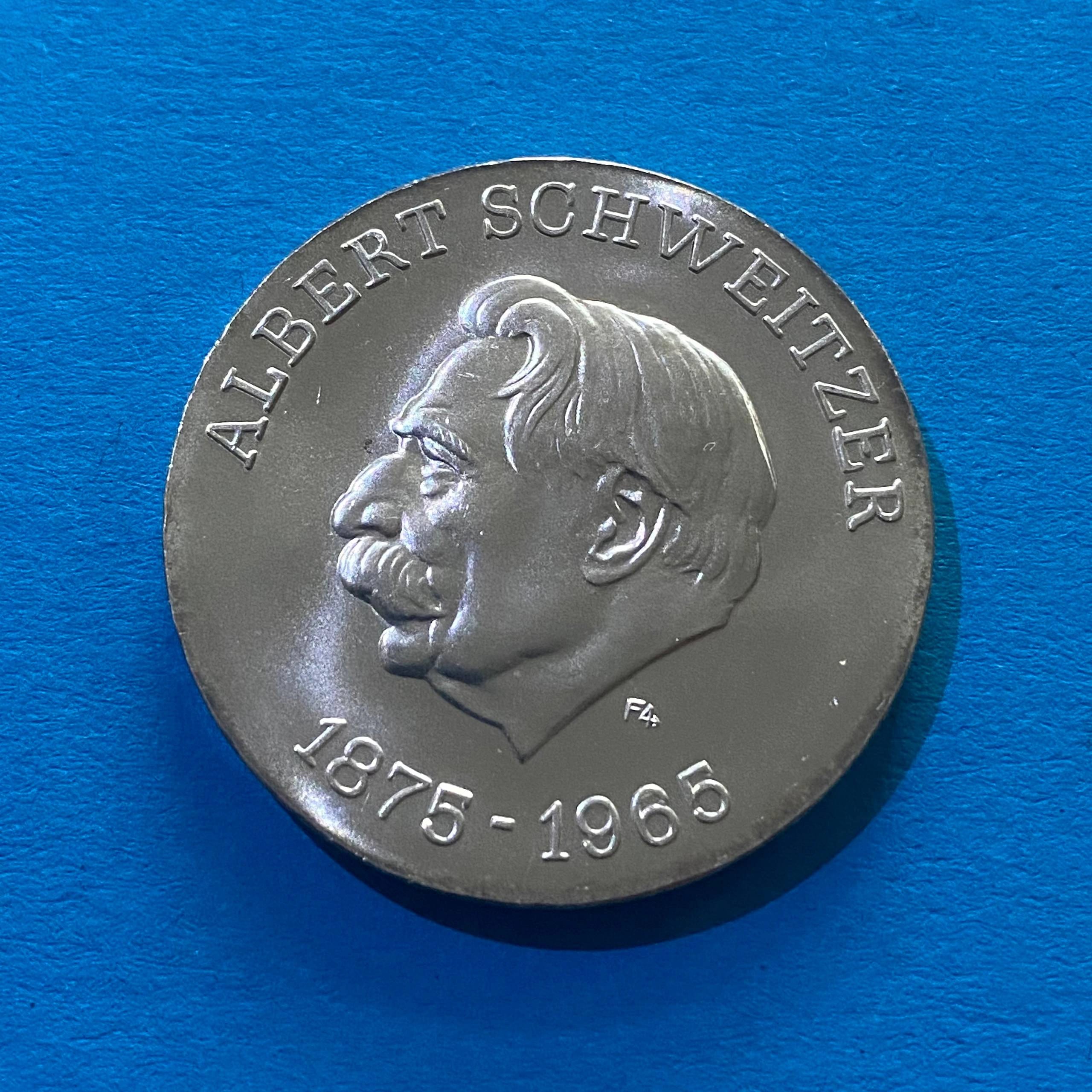 10 Марк DDR 1975 Альберт Швейцер серебряная памятная монета 100. День рождения. +капсулы, ГДР, 1975, серебро, состояние UNC — аверс
