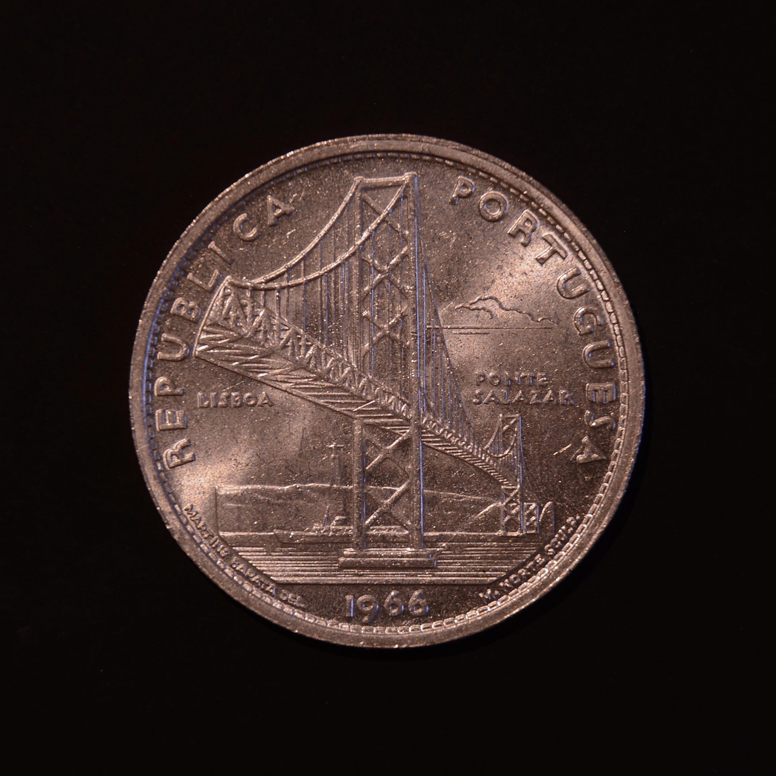 20 Escudos 1966 Portugal – Salazar-Brücke über den Tejo – Historische Gedenkmünze, Португалия, 1966, 20 Escudos, серебро, состояние UNC — аверс