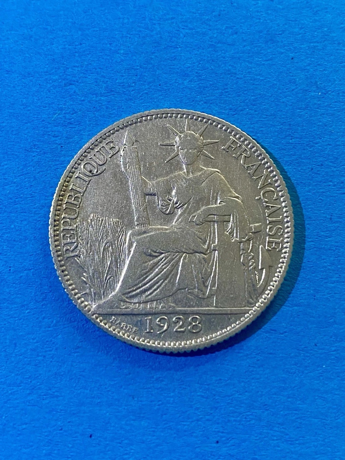 Французский Индокитай 20 Centièmes 1928 Серебряная монета, Индо-Китай, 1928, серебро, состояние XF — аверс