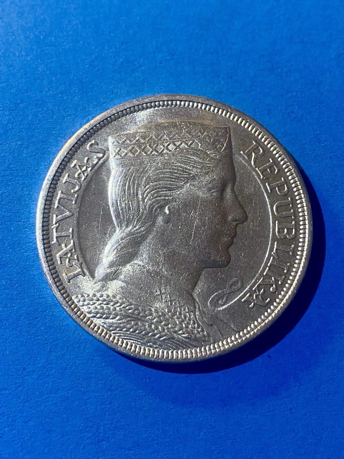 Lettland 5 Lati 1931 Silbermünze "Milda" – Erhaltung: STGL / VZ, Латвия, 1931, 5 Лати, серебро, состояние AU — аверс