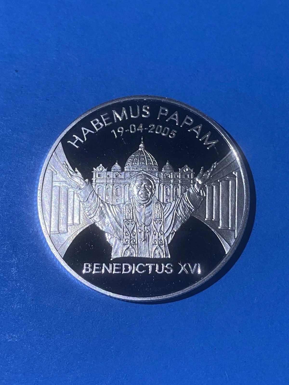 Liberia 10 Dollars 2005 Silber (.925) Papst Benedikt XVI. (PP) 25 Gramm., Liberia, 2005, Silber, Erhaltung UNC — Vorderseite
