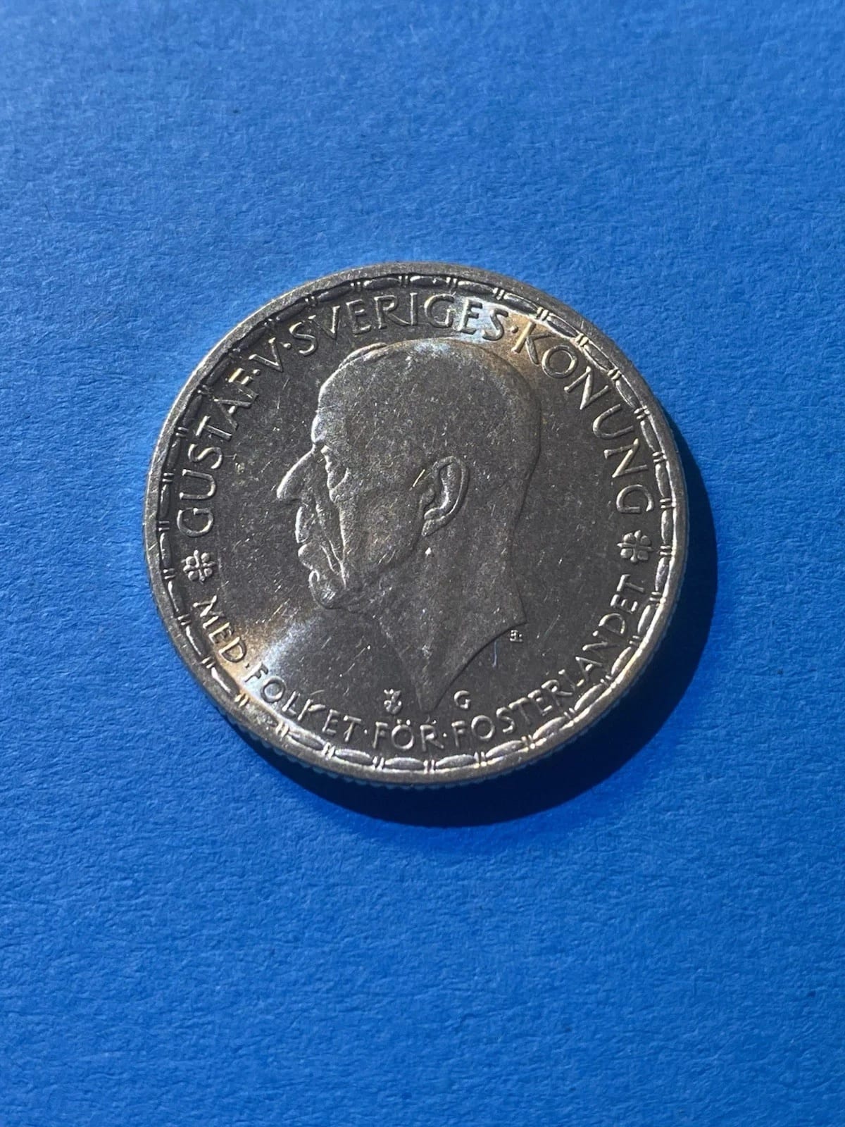 Швеция 1 корона 1942 — серебряная монета Густава V (KM# 814) — консервация STGL/VZ, Швеция, 1942, серебро, состояние UNC — аверс